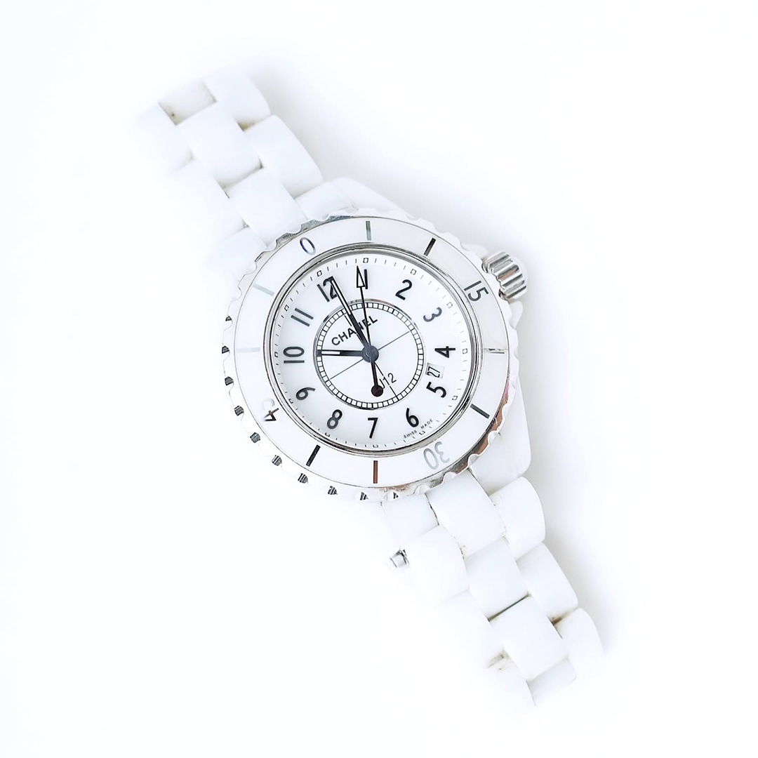 【稼働品・保証書あり】CHANELラ・ロンド腕時計ホワイト シャネル J12の買取・販売は大阪心斎橋のラグジュアリーセブン